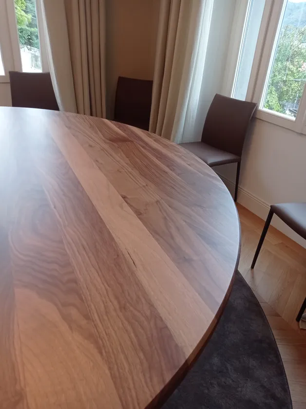 Venature e bordo del piano in legno